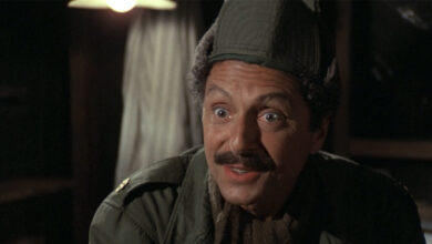 Photo of The M*A*S*H psychiatrist was so convincing that Alan Alda sought actual counsel from the actor between scenes