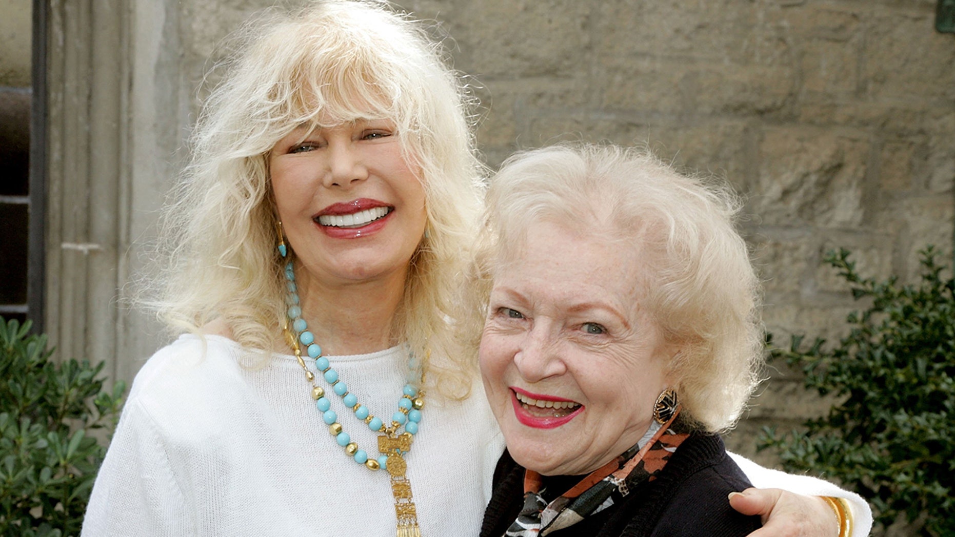 Photo of Betty White is mourned by ‘M*A*S*H’ star, fellow animal lover Loretta Swit: ‘I ache for missing her’