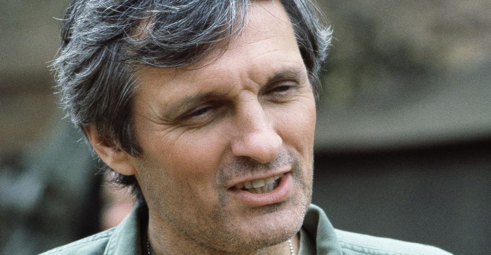 Photo of M*A*S*H: 10 Questions About Hawkeye, Answered