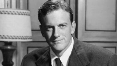 Photo of ‘Gunsmoke’ Star James Arness Set Record Straight on Whether He ‘Hated’ Breakout Role in 2005 Interview