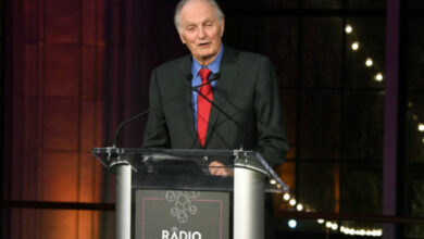 Photo of ‘M*A*S*H’ Star Alan Alda Revealed How Entertainment Career Was Crucial to Scientific Endeavors