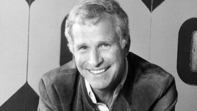 Photo of ‘M*A*S*H’ Star Mike Farrell Theorized on Why ‘Trapper John’ Actor Wayne Rogers Left Show