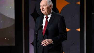 Photo of ‘M*A*S*H’ Star Alan Alda Didn’t Plan to Announce Parkinson’s Diagnosis, Explained Why He Did