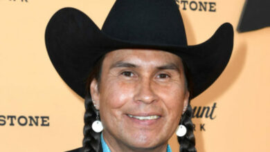 Photo of ‘Yellowstone’ Star Mo Brings Plenty Talks Native American Stereotypes in Media and Cultural Identity