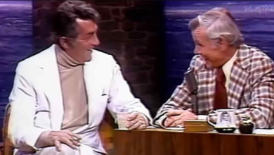 Photo of Johnny Carson welcomes a slightly tipsy Dean Martin