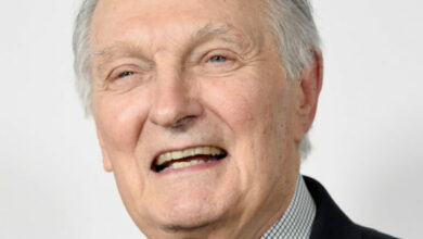 Photo of ‘M*A*S*H’ Icon Alan Alda Has a Thoughtful Lesson About ‘Health’ That Anyone Can Use