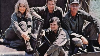Photo of ‘M*A*S*H’: Hawkeye’s Relationship Status Was Very Different From the Show to the Movie and Book