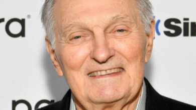 Photo of ‘M*A*S*H’ Star Alan Alda Wishes Costar Jamie Farr Happy Birthday with Hilarious Throwback Photo