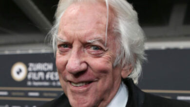 Photo of ‘M*A*S*H’ Star Donald Sutherland Turns 87: Remembering the First Hawkeye Pierce