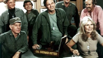 Photo of How Alan Alda’s Real-Life Military Service Influenced ‘M*A*S*H’