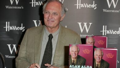 Photo of ‘M*A*S*H’ Legend Alan Alda Detailed Why He Approaches Life ‘Like an Improvisation’
