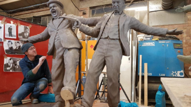 Photo of Comedy duo Stan Laurel and Oliver Hardy appears in London as part of interactive icons of cinema trail