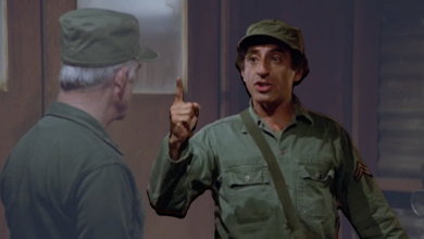 Photo of Here’s how Jamie Farr dealt with Klinger-haters