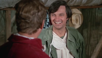 Photo of Alan Alda described his first experience playing Hawkeye